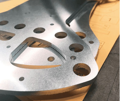 El laser de encargo de acero inoxidable automático del CNC del aluminio de la fabricación de chapa cortó piezas