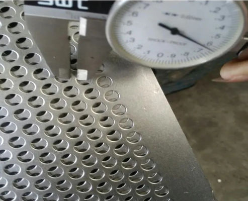 304 316 parti di metallo di perforazione dello strato di acciaio inossidabile 0,3 - lamina di metallo perforata 100mm